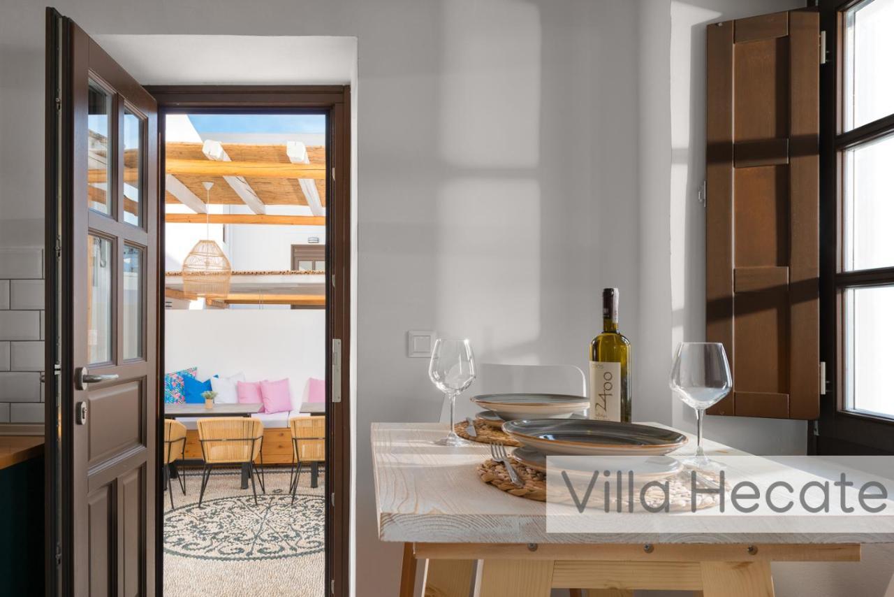 Amphitheater And Villaer